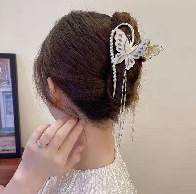 کلیپس دنباله دار پروانه مروارید دار